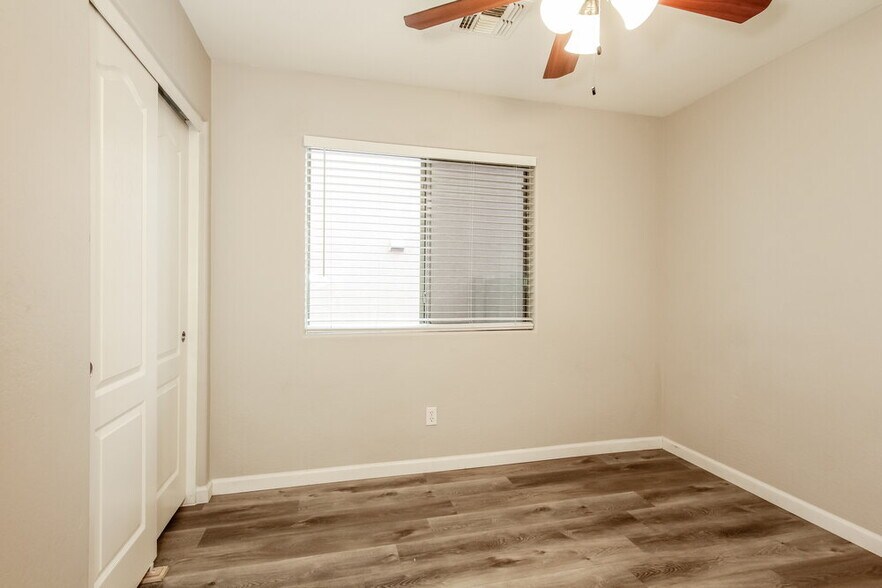 Building Photo - 25549 W Winslow Ave