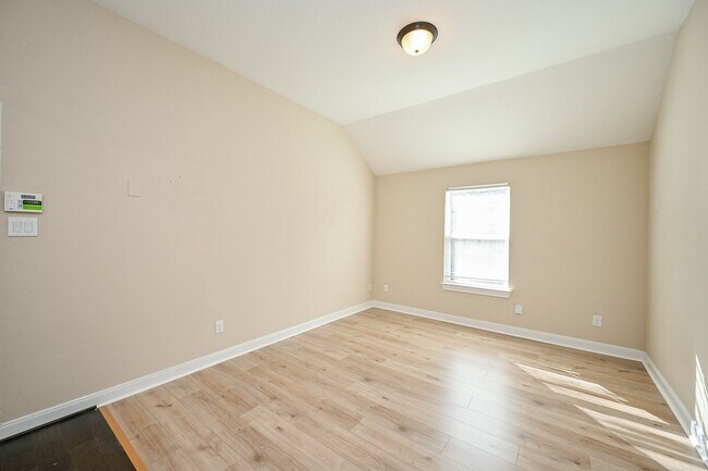 Building Photo - 5823 Hillside River Ln