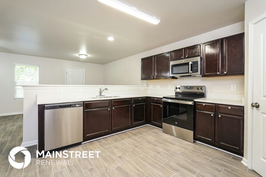 Building Photo - 2049 Chapel Park Ln