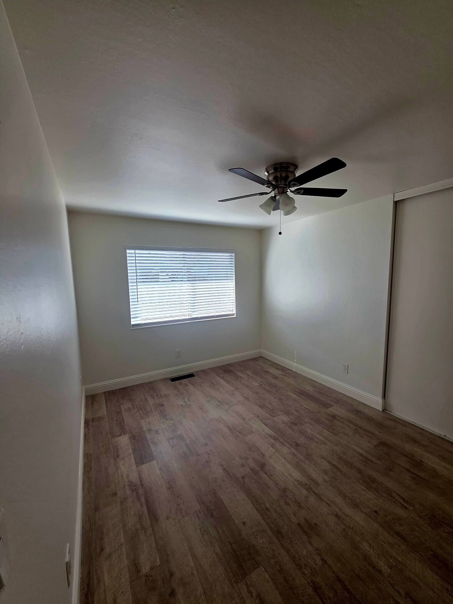 Building Photo - 327 N Lincoln Ave