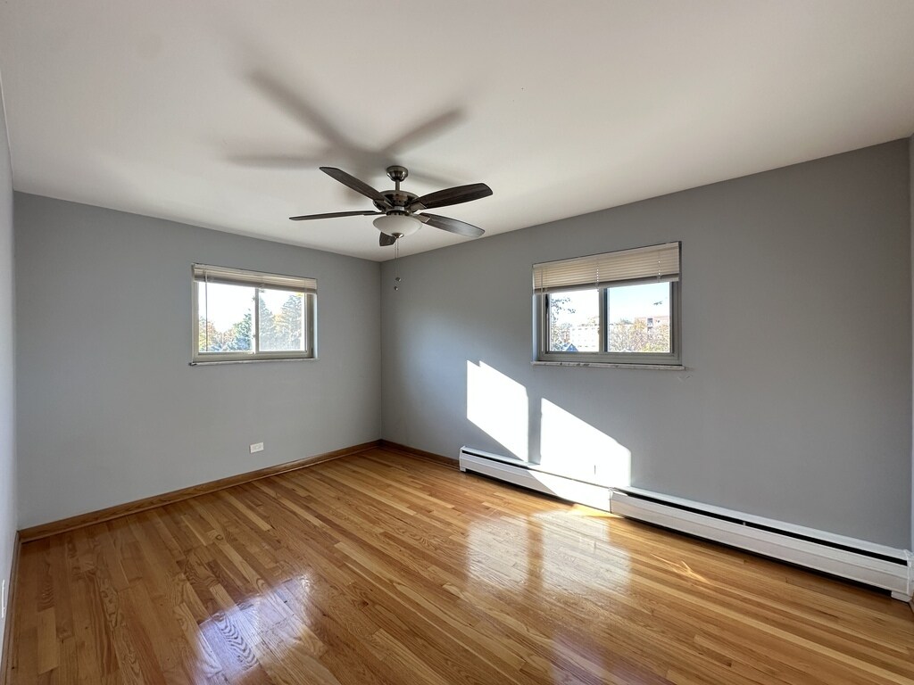 Building Photo - 1036 S River Rd