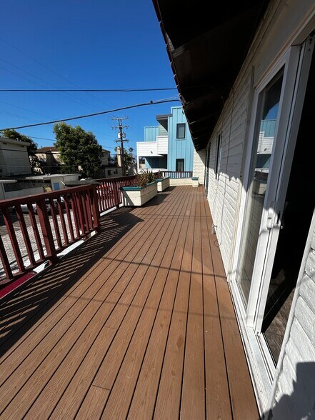 Building Photo - 1033 Grand Ave