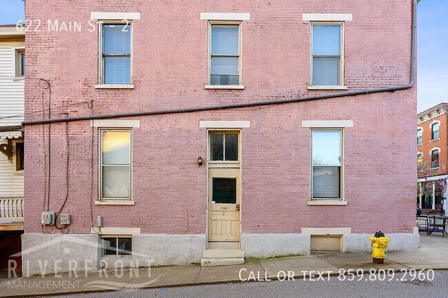 Building Photo - 622 Main St