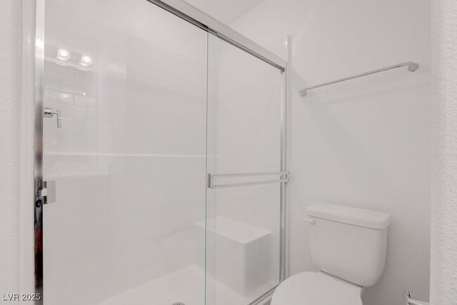 Building Photo - 633 Bellus Pl