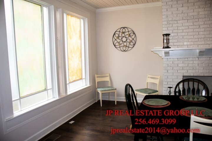 Building Photo - 714 4th Ave SE