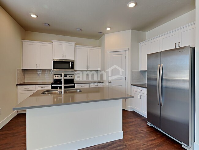 Building Photo - 1113 Moorside Ave