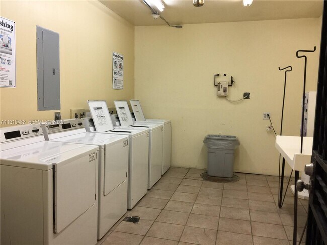 Building Photo - 11905 NE 2nd Ave