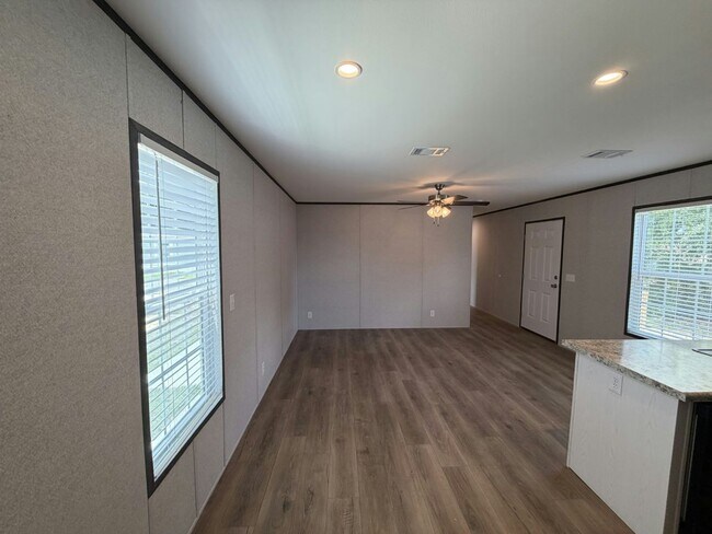 Building Photo - 156 Lakeside Garden Cir