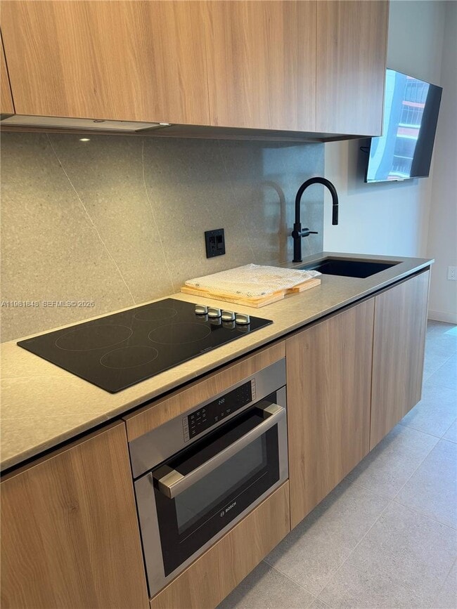 Building Photo - 121 NE 5th St