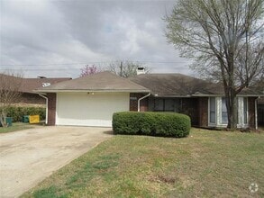 Building Photo - 640 Hillside Dr