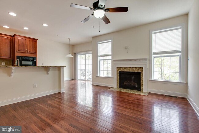Building Photo - 7631 Elmcrest Rd