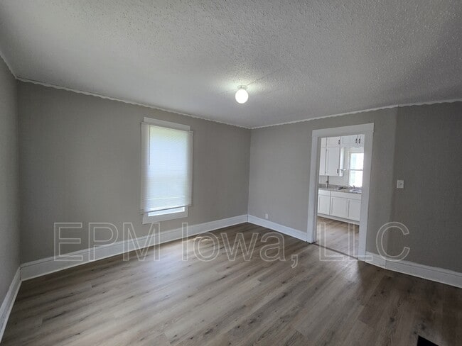 Building Photo - 122 Newell St