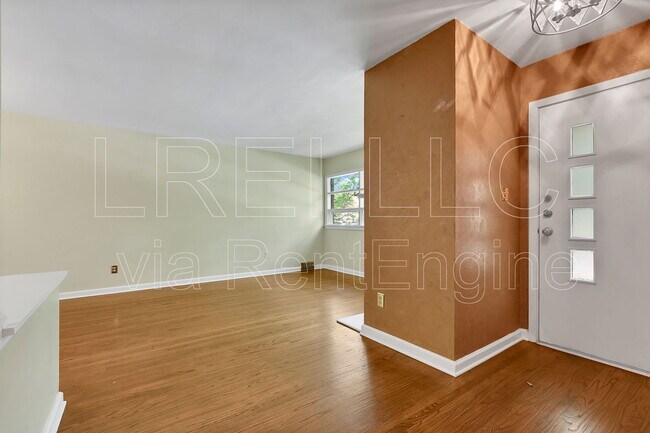 Building Photo - 5358 Southdale Rd