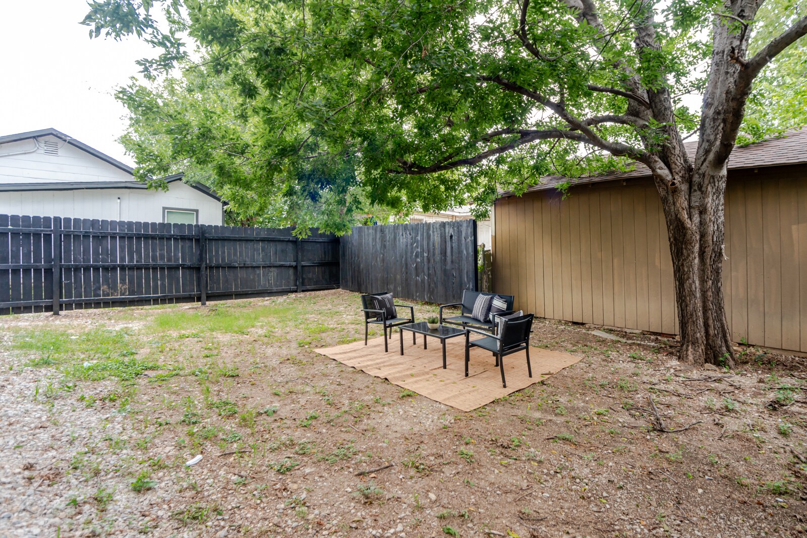 Building Photo - 2737 Stuart Dr