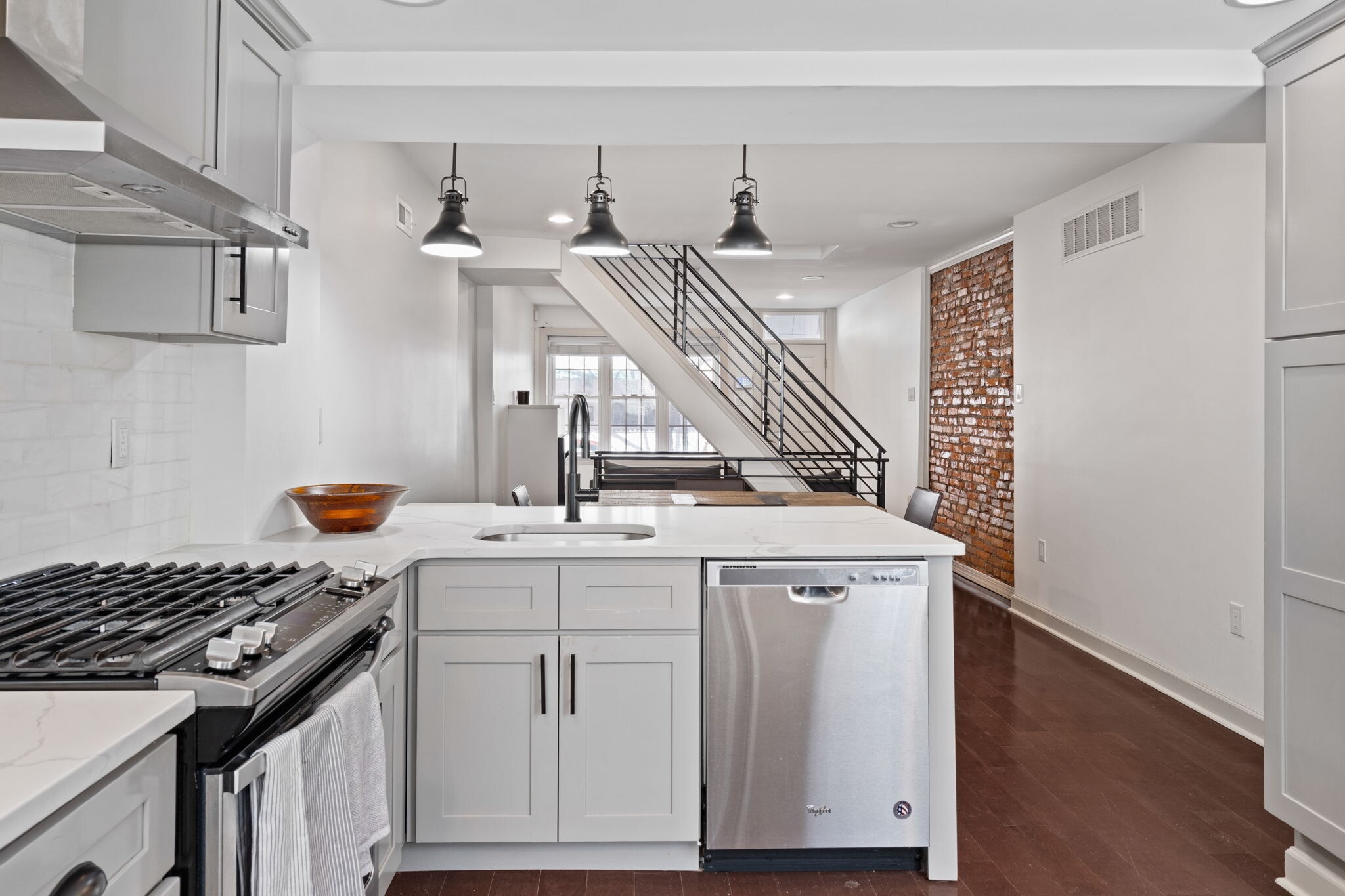 Building Photo - 710 Clymer St