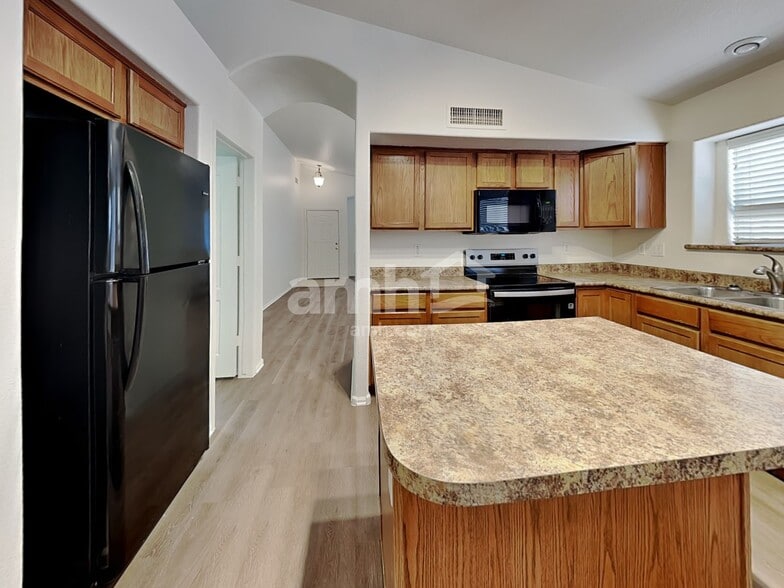 Building Photo - 2220 W Madre Del Oro Dr