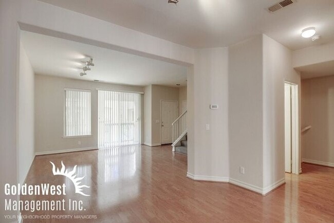 Building Photo - Immaculate 3Bdm 2.5Ba Townhouse with  2-Car Garage