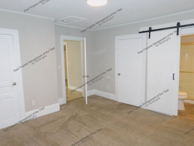 Building Photo - 936 Albert St SW