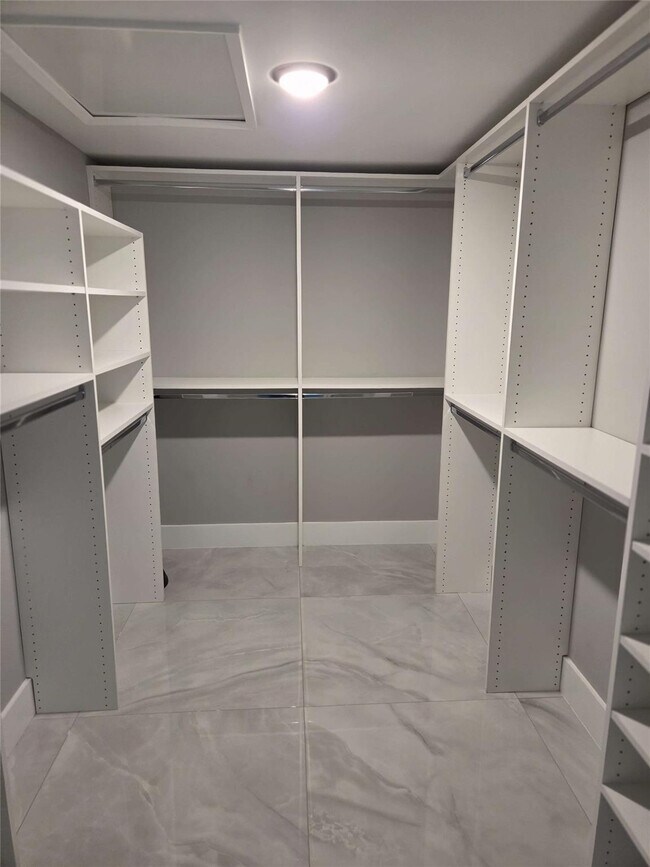 Building Photo - 2706 Nassau Bend