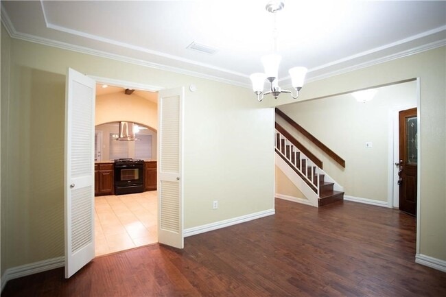 Building Photo - 310 Overland Dr