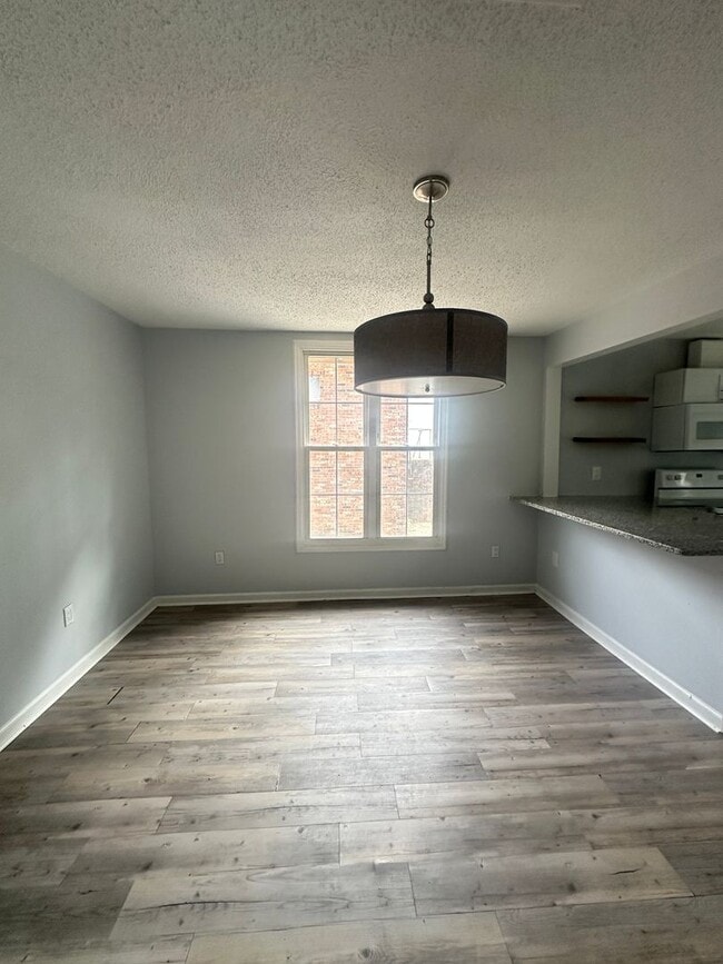 Building Photo - 410 Glover Ave