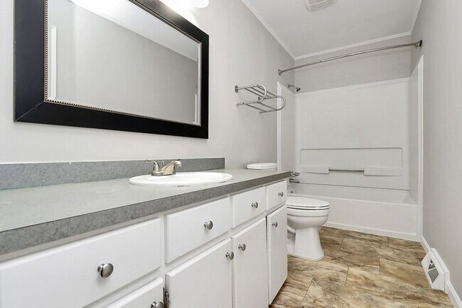 Building Photo - 3BD/1BA All Brick Ranch on One Acre!