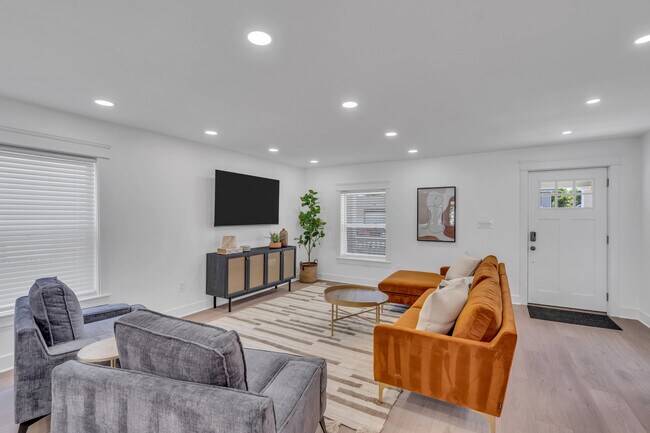 Building Photo - 1205 7th Ave