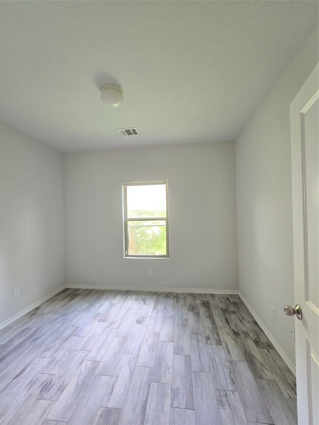 Building Photo - 4410 Larkspur St
