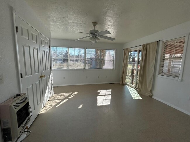 Building Photo - 514 E Center St