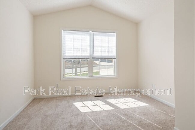 Building Photo - 420 New Parkside Dr