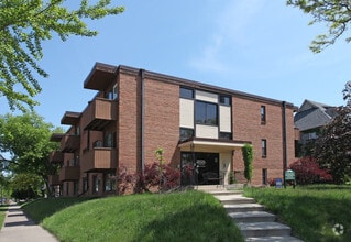 Building Photo - 1405 5th St SE