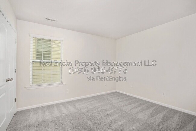 Building Photo - 127 Blossom Ridge Dr