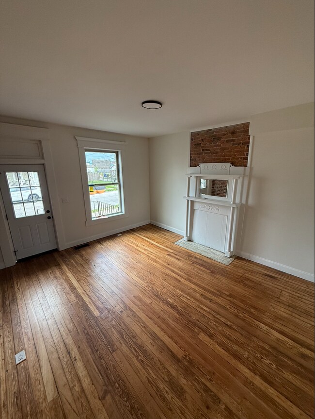Building Photo - 433 Hanford St