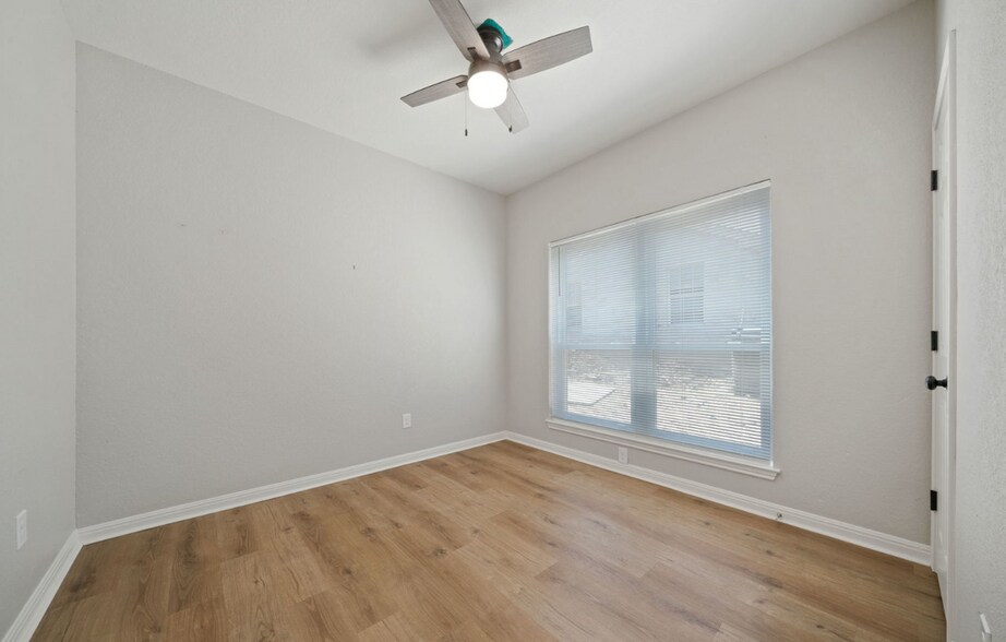 Building Photo - 521 Clearfield Dr
