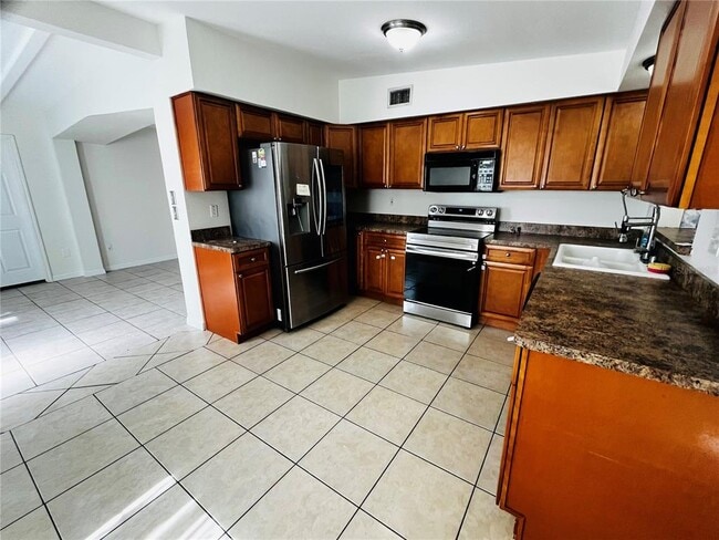 Building Photo - 6710 Kingswood Dr N