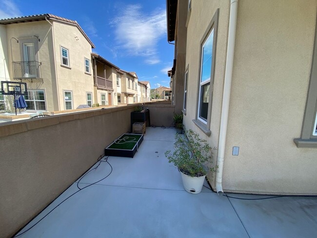 Building Photo - 3 bedroom 2.5 home with Canyon view in San Marcos!