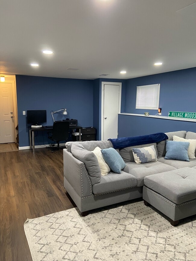 Building Photo - 2131 Cedar Ln