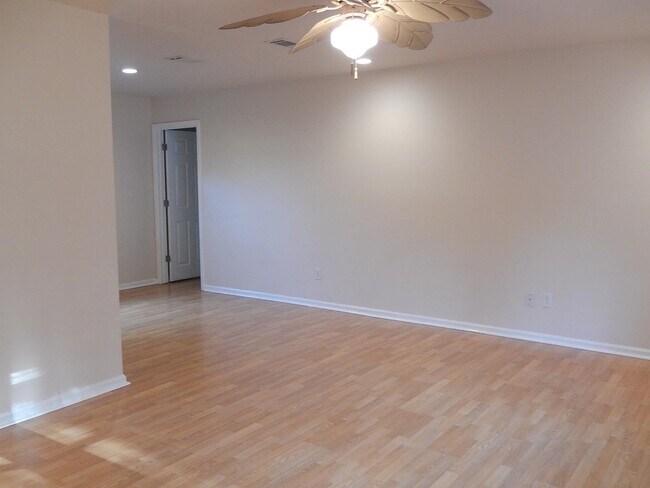 Building Photo - 4321 Snoopy Ln