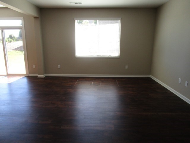 Building Photo - 804 Commerce Trl