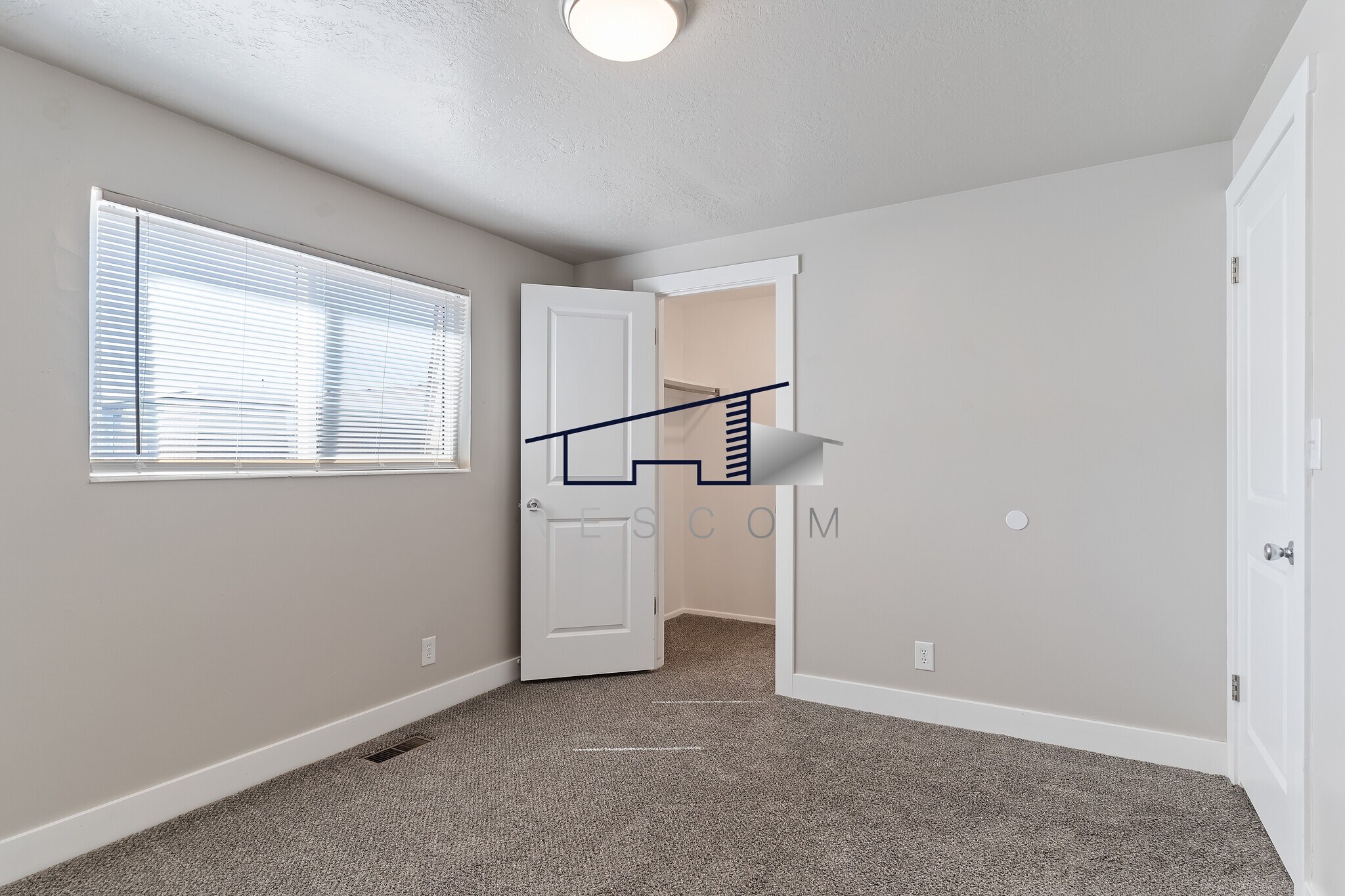 Building Photo - 447 W 4900 S