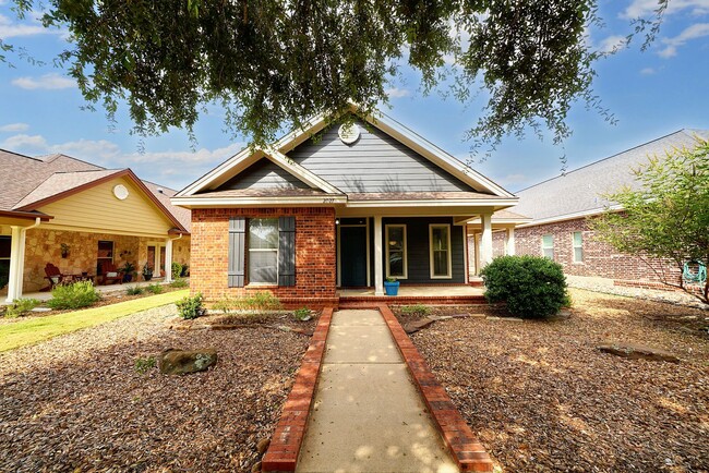 Primary Photo - Charming Home in Cotton Crossing – Steps f...