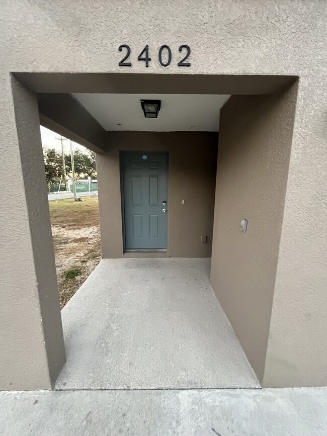 Building Photo - 2402 Chestnut Woods Dr