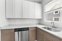 Building Photo - 18 St Clair St