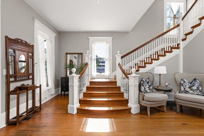 Building Photo - 201 Ramona St