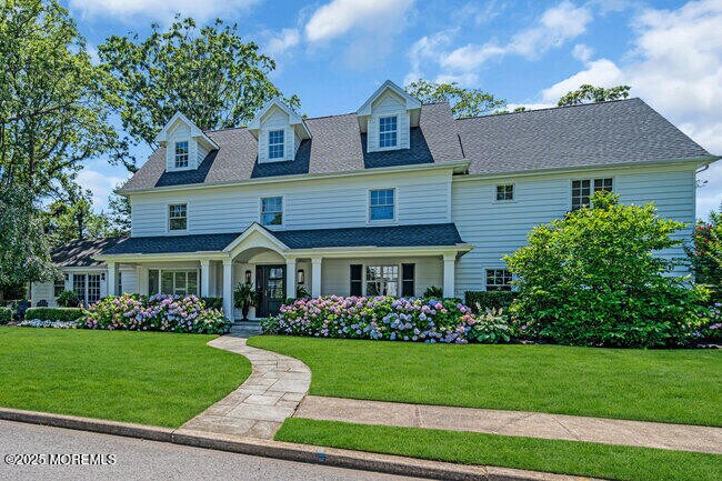 Building Photo - 12 Red Oak Dr
