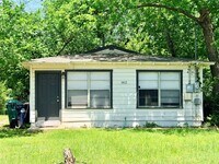 Building Photo - 1412 Oakwood Dr