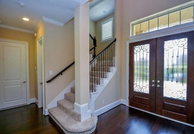 Building Photo - 15907 Court St