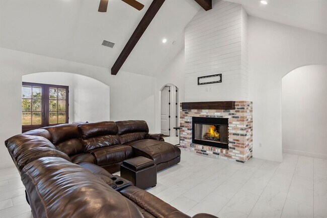 Building Photo - 479 Brown Rd