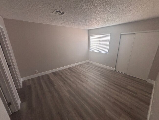 Building Photo - Newly Renovated Two Bedroom Condo
