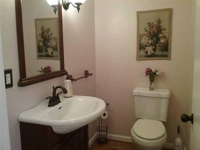 Building Photo - 23 Shield St